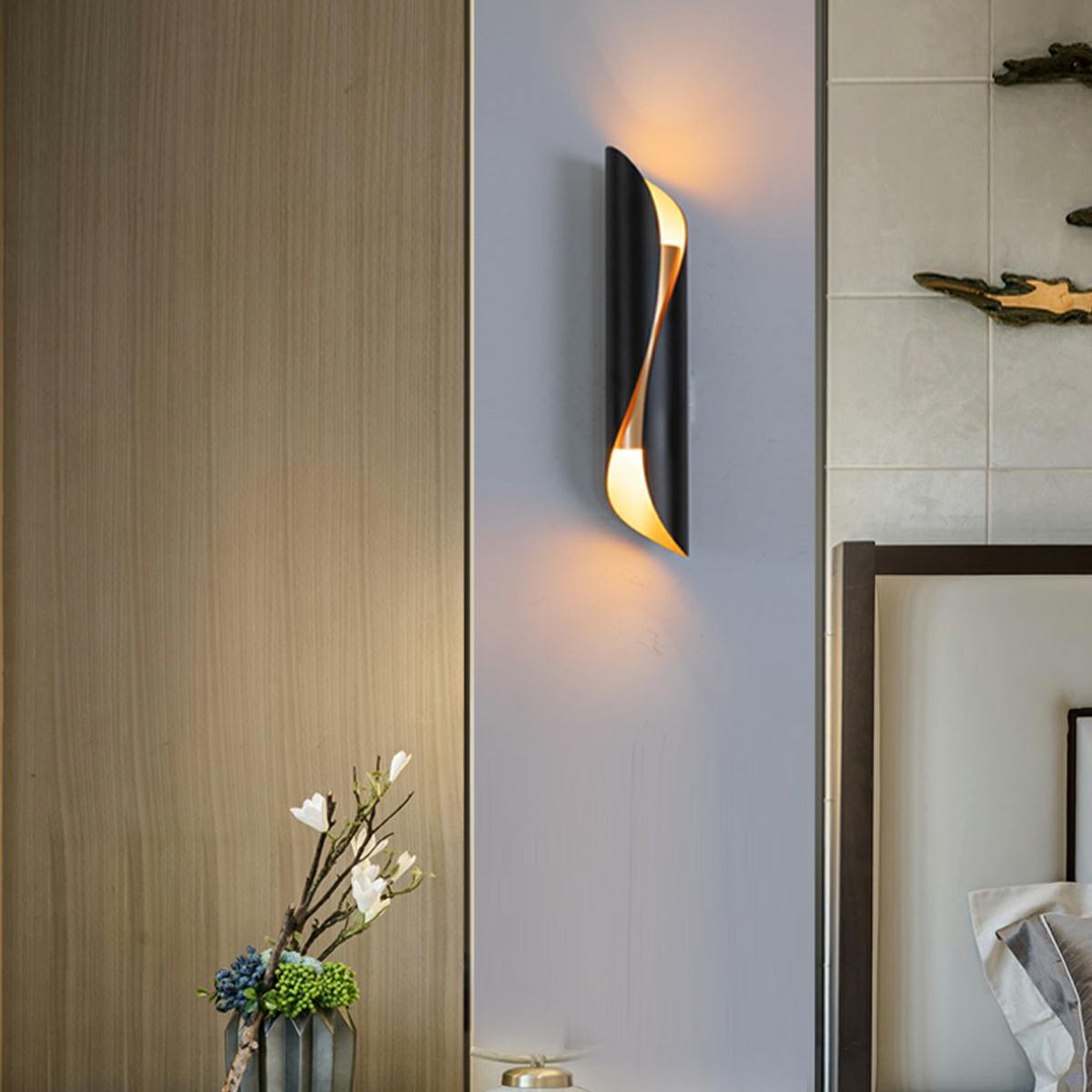 Nordic Unique Metal Up and Down Wall Bedside Industrial Wall Sconce Fixture